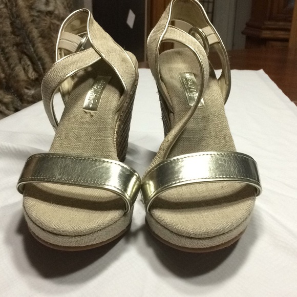 Sandals - Picture 1 of 4